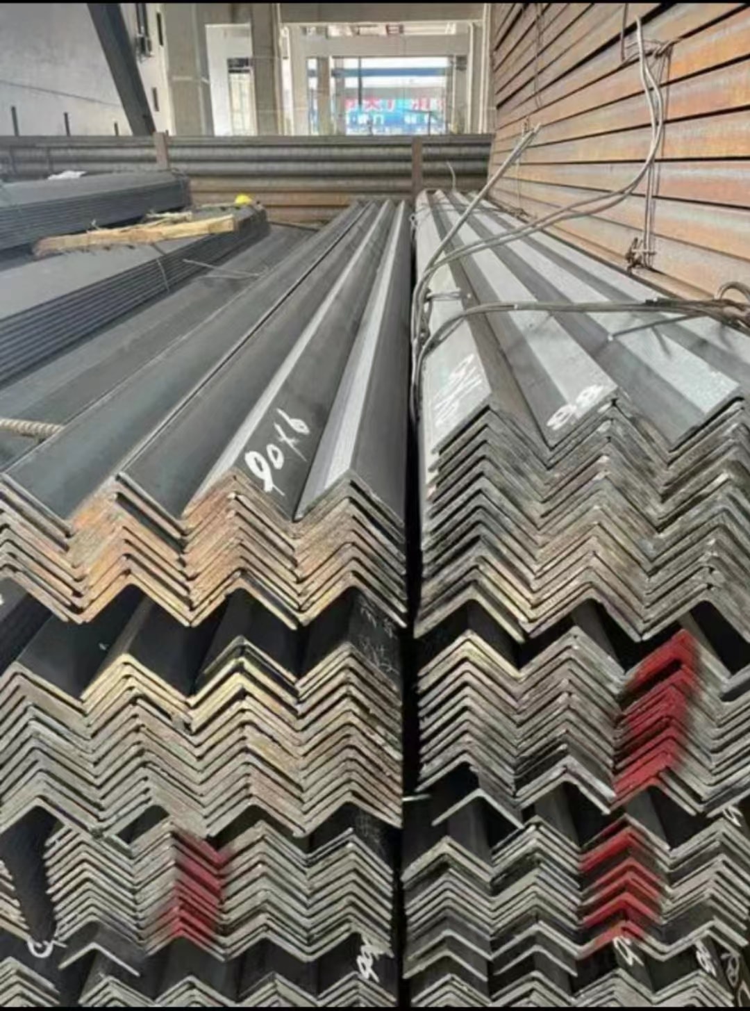 镀锌角钢与一般角钢有甚么区分